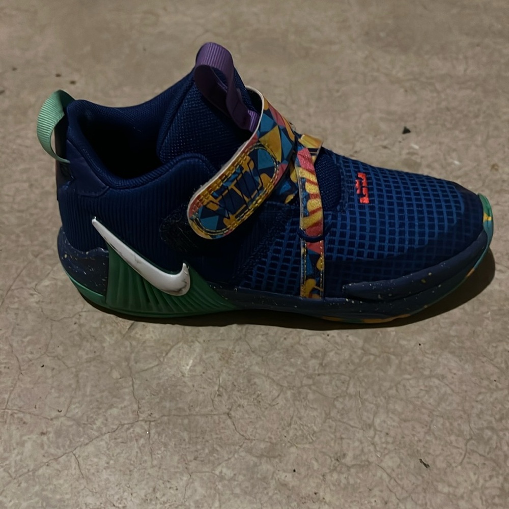 2023
LeBron Witness 7 PS 'Kaleidoscope'